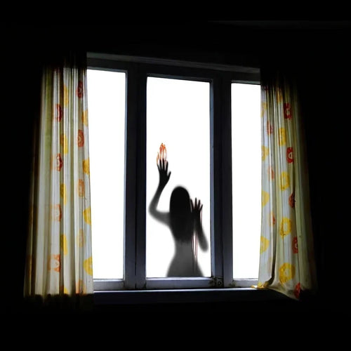 Dekoracja okienna ze szkła – straszne wzory